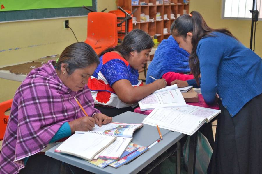 Por medio del INEA, más de 373 mil mujeres cursan Educación Básica: SEP