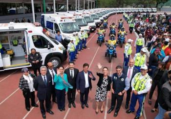 Claudia Sheinbaum da banderazo de salida a 25 nuevas ambulancias del ERUM