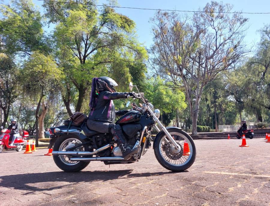 Semovi y CDMX buscan capacitar a mujeres sobre el uso responsable de motocicletas