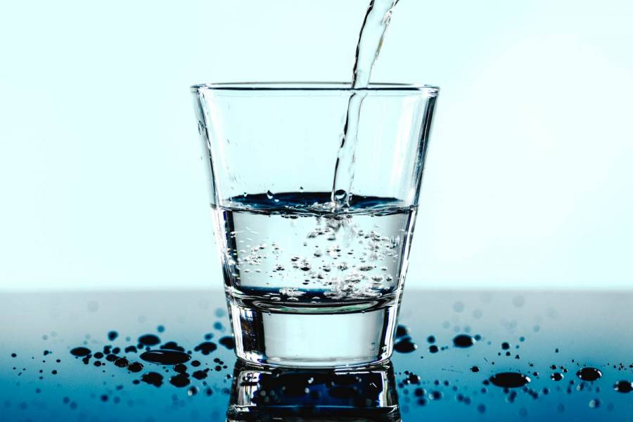 ¿Qué le pasa a tu organismo si no bebes agua?
