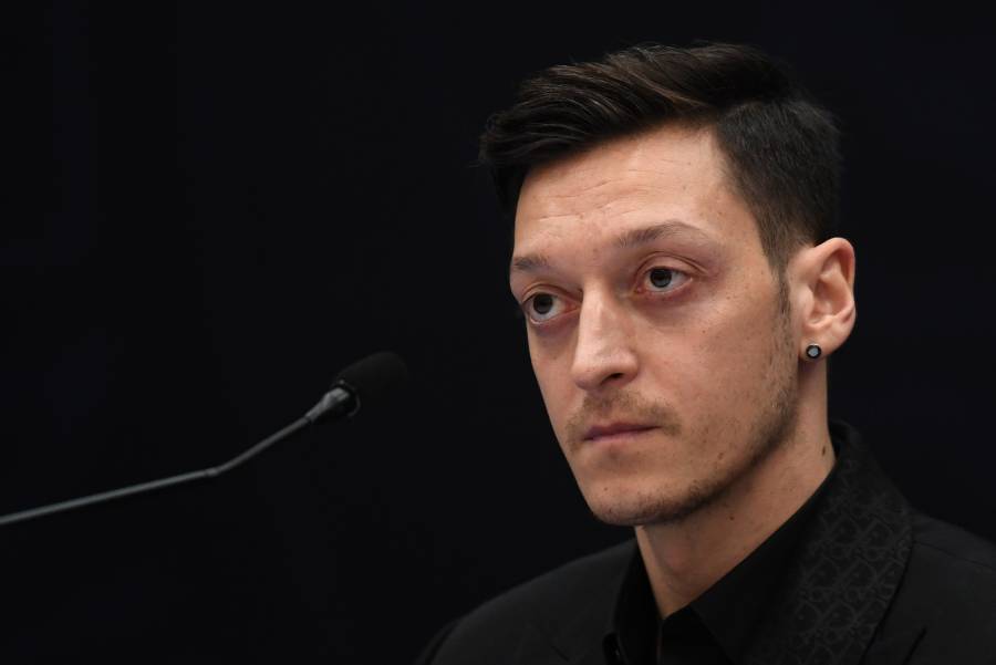 Mesut Ozil anuncia su retiro