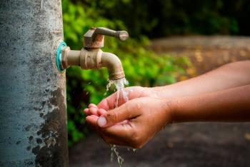 Un mexicano consume 5 tinacos de agua diarios según el IMCO