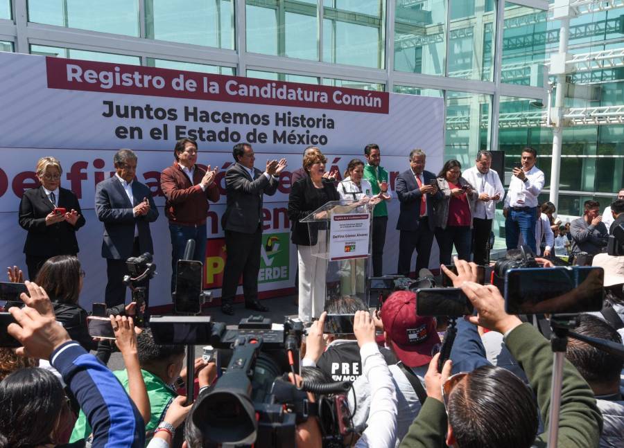 Registra Morena, ante el IEEM a la maestra Delfina Gómez como candidata a la gubernatura del Estado de México