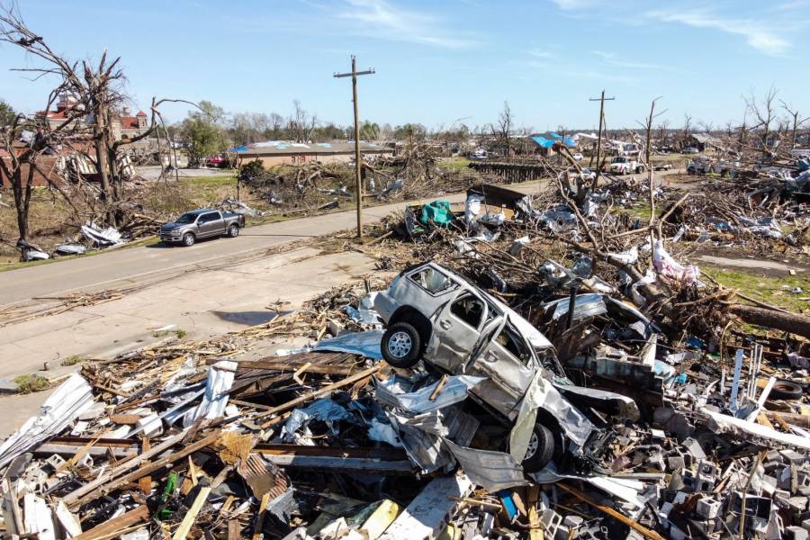 Misisipi enfrenta devastación tras tornados que mataron al menos a 25 personas