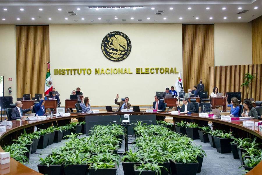 Legal y moralmente válido que próxima presidenta del INE simpatice con Morena: AMLO