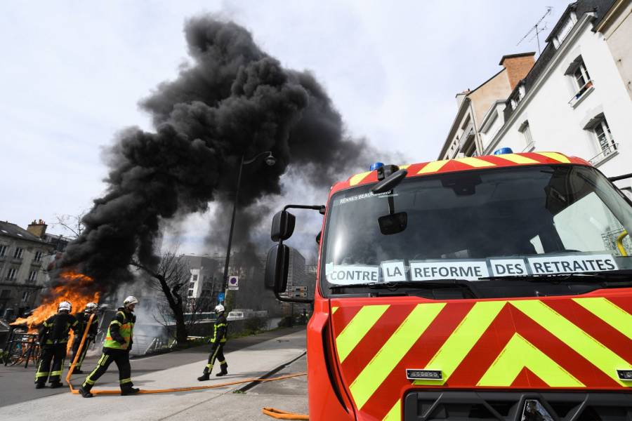 Basureros de París ponen fin a tres semanas de huelga