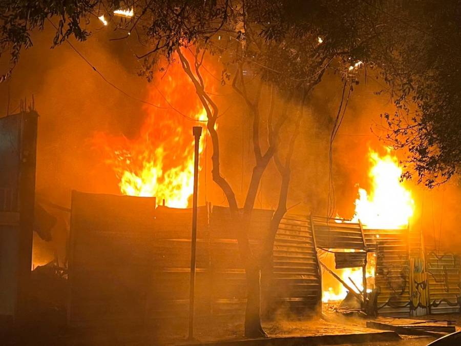 Mueren dos personas tras incendio en predio de la colonia Buenavista