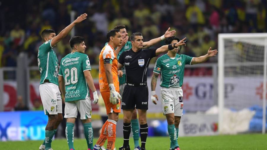 Esta es la sanción que podría llevarse el árbitro Fernando Hernández tras agredir a jugador