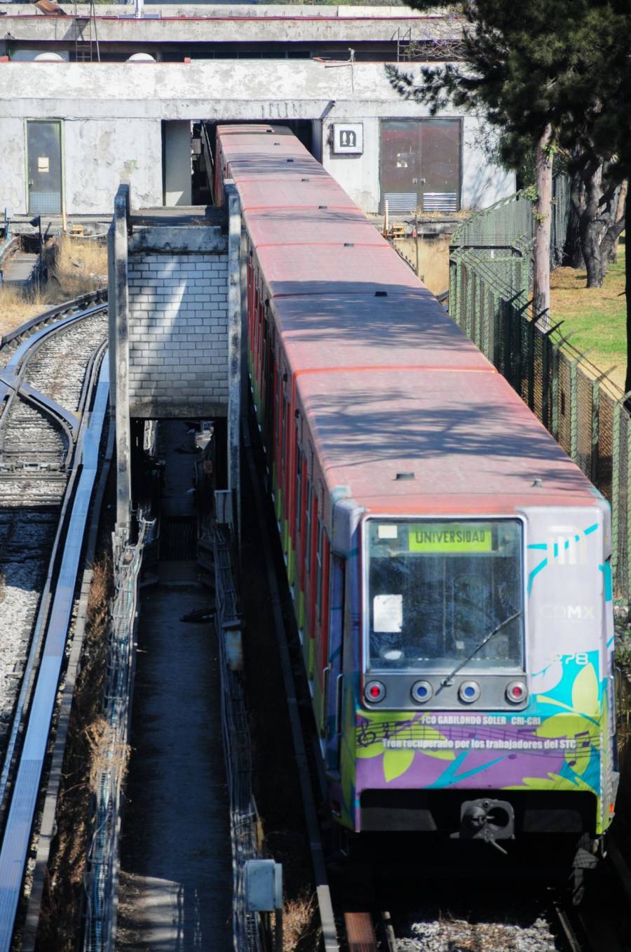 Tras la confusión con el horario, usuarios del Metro llegaron una hora antes de que abriera