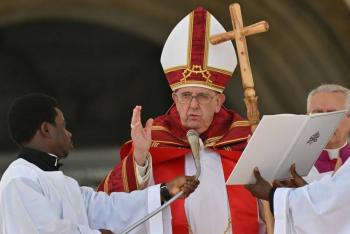 El papa agradece las oraciones por su salud durante el &aacute;ngelus