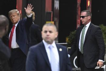 Trump llega a Nueva York para comparecer ante la justicia