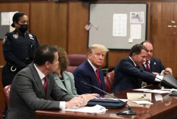 Bares de Washington celebran la inculpaci&oacute;n de Trump
