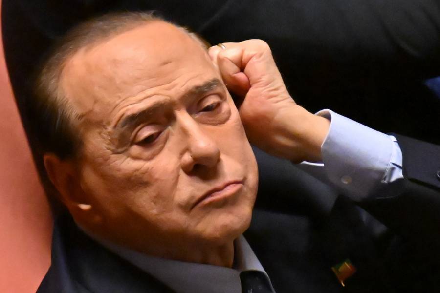 Berlusconi, en cuidados intensivos en Mil&aacute;n por problemas card&iacute;acos