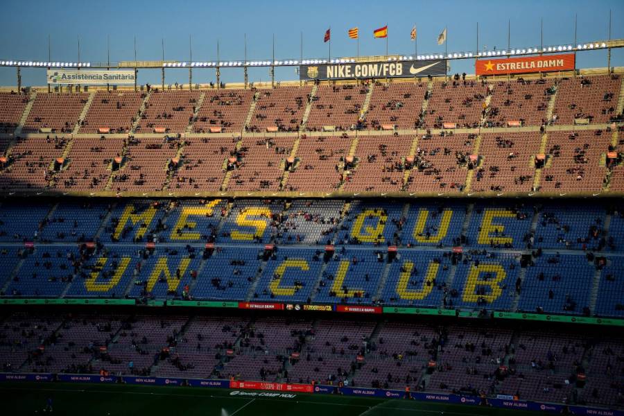 El Camp Nou corea el nombre de Messi en el minuto 10