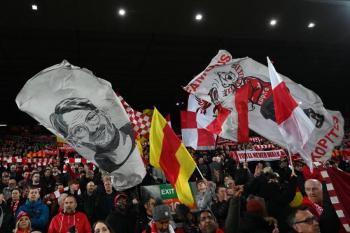 Hinchas del Liverpool presentan denuncia colectiva por caos del Stade de France