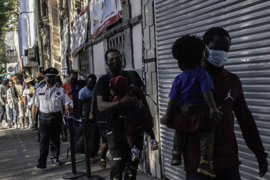 Entrega México tarjetas humanitarias a migrantes ubicados en CDMX