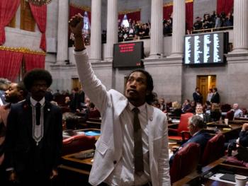 Expulsan a dos legisladores dem&oacute;cratas de Tennessee que hab&iacute;an protestado contra armas