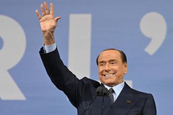 Mejora la salud de ex primer ministro italiano Berlusconi, seg&uacute;n los m&eacute;dicos