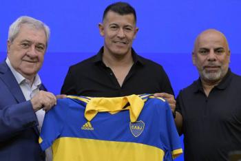 Jorge Almir&oacute;n asume en Boca Juniors como salvavidas de una crisis
