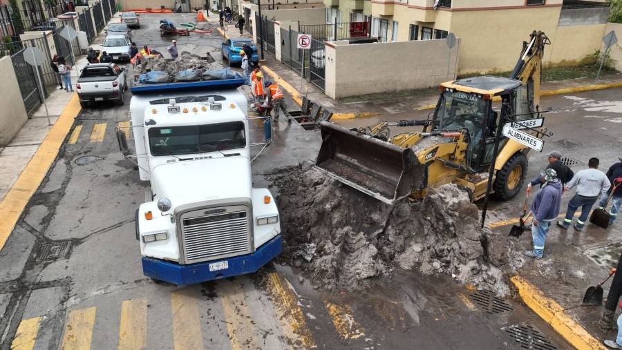 Retiran 60 toneladas de tierra y lodo tras granizada en Tecámac