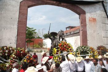 Con bloqueos conmemoran en Oaxaca el aniversario luctuoso de Emiliano Zapata