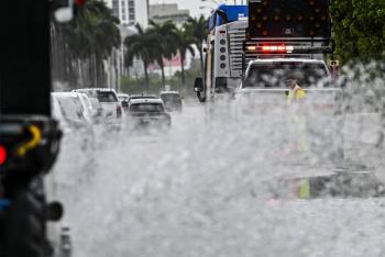Lluvias torrenciales en EEUU obligan a cerrar un aeropuerto en el sur de Florida