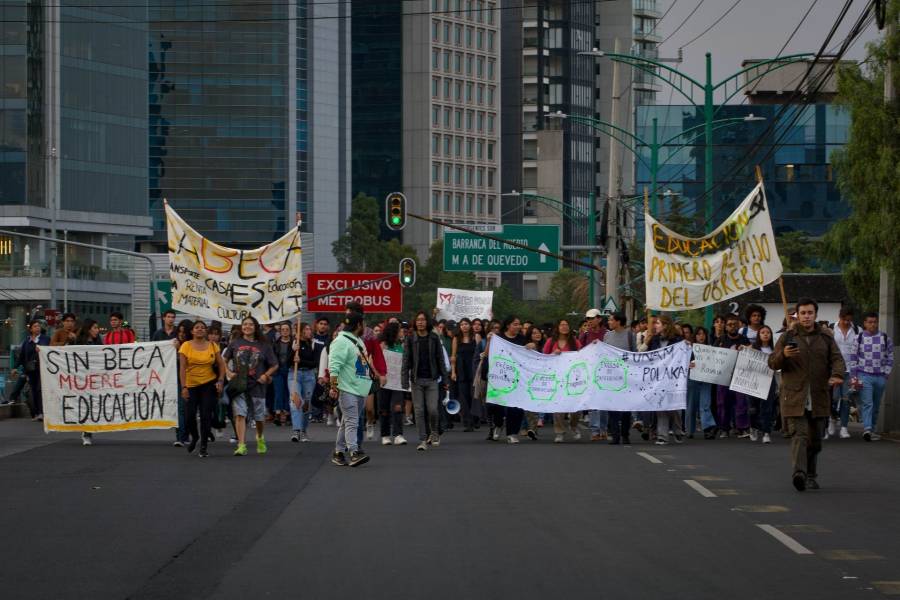 UNAM pide a estudiantes no suspender labores en planteles; garantiza pago de becas