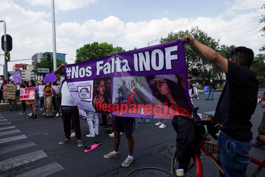 Protesta frente a la Fiscal&iacute;a de la CDMX para exigir la localizaci&oacute;n de la rapera Inof