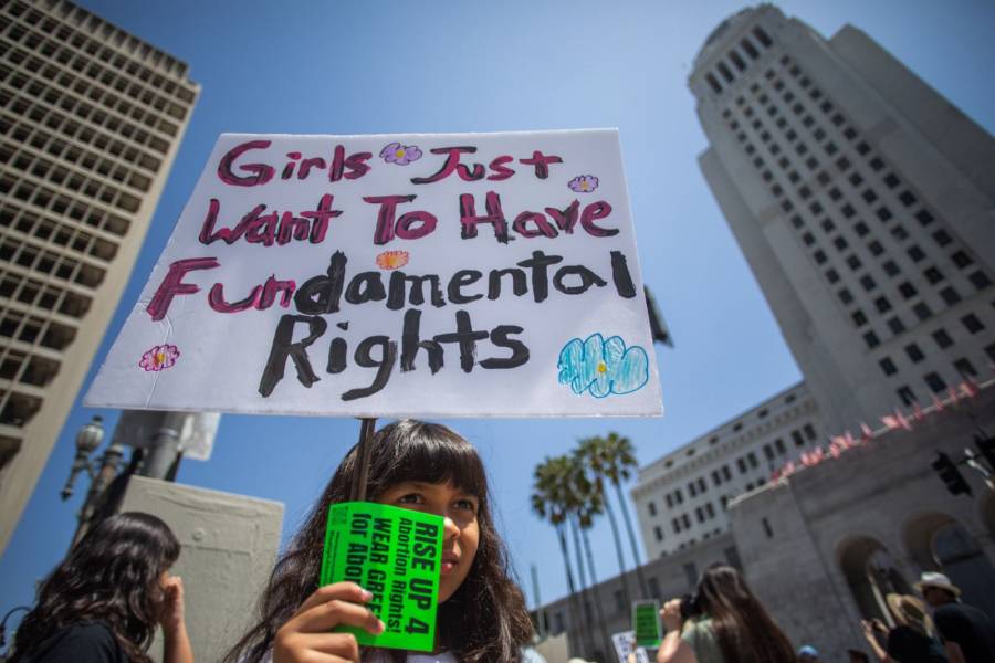 Cientos de personas marchan en Washington por el derecho al aborto