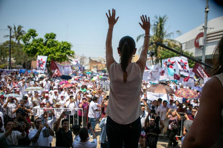 Pide Sheinbaum abrir espacios públicos a mujeres durante su visita a Veracruz