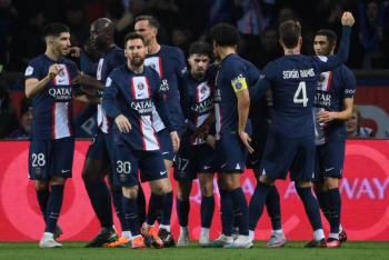 El PSG cumple ante un Lens con diez y se escapa hacia el t&iacute;tulo