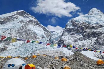 Suspendida búsqueda de tres alpinistas desaparecidos en el Everest