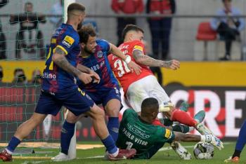 Benfica pierde con Chaves y el Oporto se acerca a cuatro puntos