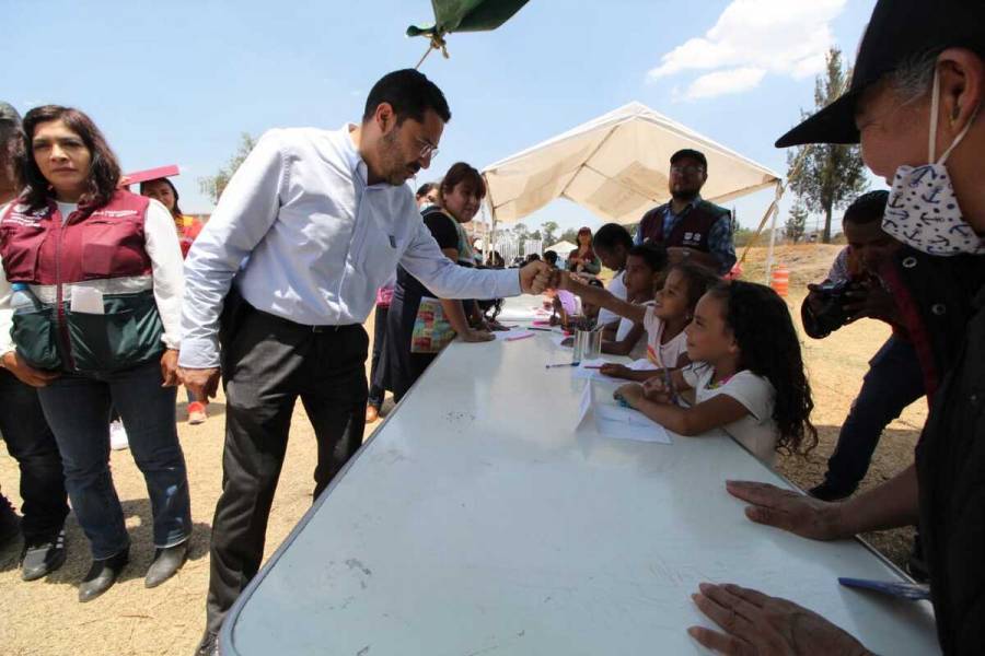 Martí Batres recorre albergue de migrantes en Tláhuac