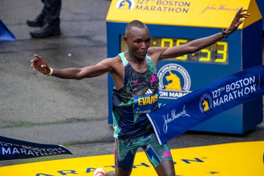 Evans Chebet se lleva la Maratón de Boston por segundo año consecutivo