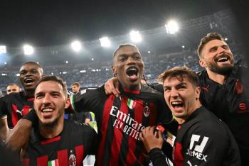 AC Milan apea al N&aacute;poles y vuelve a semis de Champions 16 a&ntilde;os despu&eacute;s