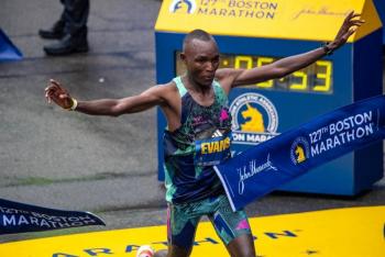 Evans Chebet se lleva la Marat&oacute;n de Boston por segundo a&ntilde;o consecutivo