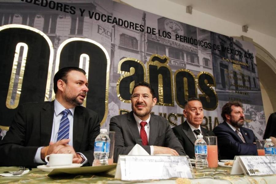 Martí Batres reconoce a Unión de Expendedores y Voceadores de los Periódicos de México