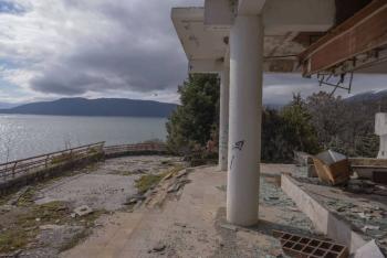 El cambio clim&aacute;tico y la contaminaci&oacute;n encogen uno de los lagos m&aacute;s antiguos de Europa