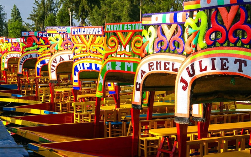 Se desata riña en trajineras de Xochimilco entre visitantes y conductores de lanchas