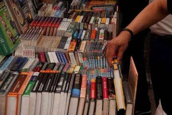 Conoce qu&eacute; es el descarte de libros y qu&eacute; pasa con ellos cuando son viejos