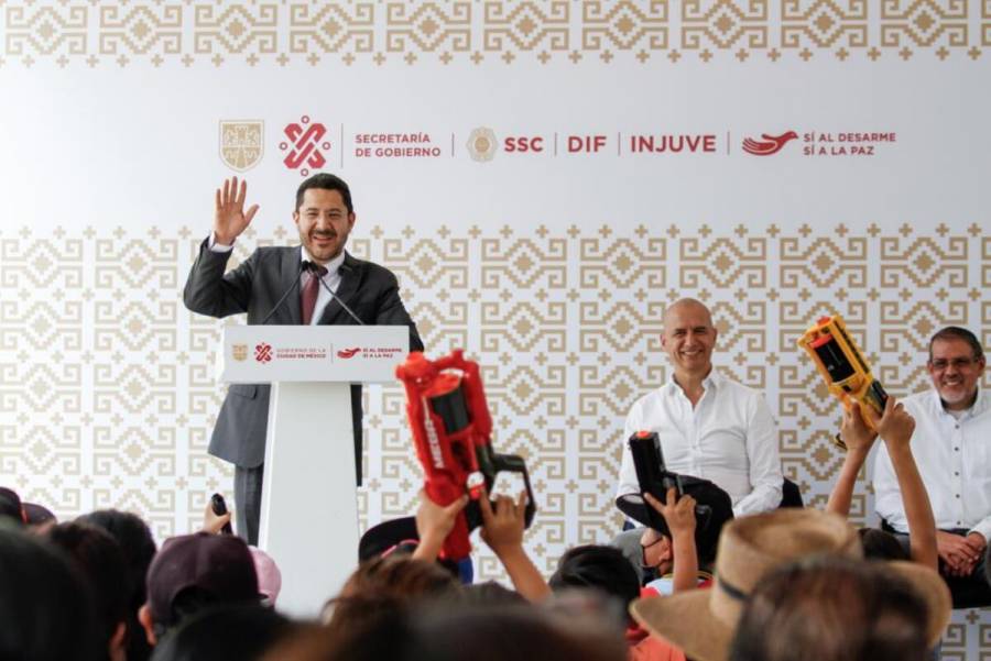 Venta de avión presidencial, muestra de que el país vive un cambio: Martí Batres