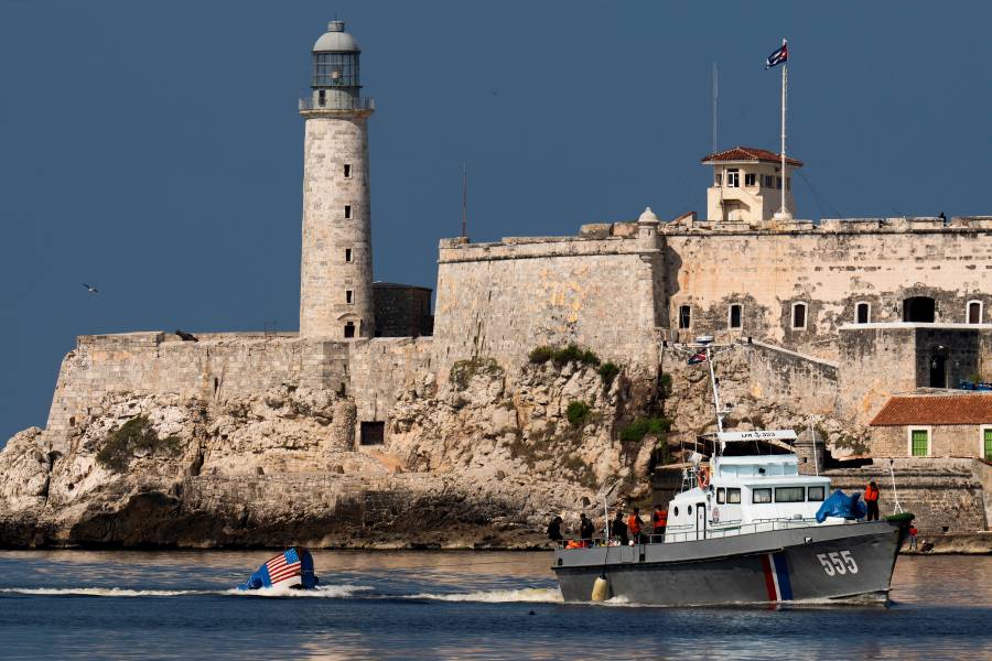 Primer vuelo de migrantes repatriados de EEUU desde 2020 llega a La Habana