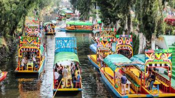 Suspenden actividades de trajinera involucrada en una ri&ntilde;a en Xochimilco