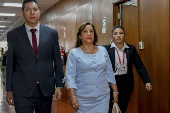 Presidenta de Per&uacute; cambia a cuatro ministros de su gabinete