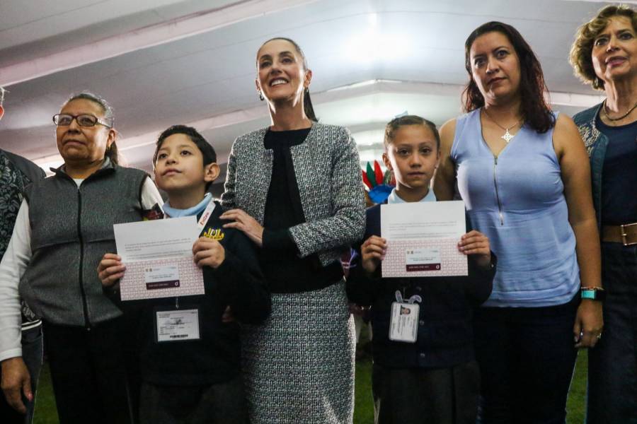 En el marco del Día del Niño, anuncia Sheinbaum aumentos de becas para estudiantes