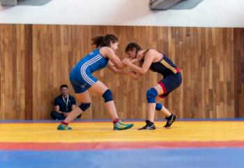 Destacan luchadoras en encuentro deportivo en la UNAM