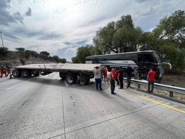 Se registra aparatoso incidente en la carretera México – Querétaro