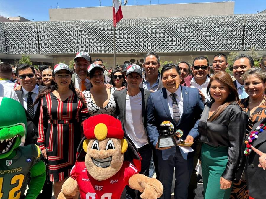 Rinden homenaje al fútbol americano practicado en México en la Cámara de Diputados