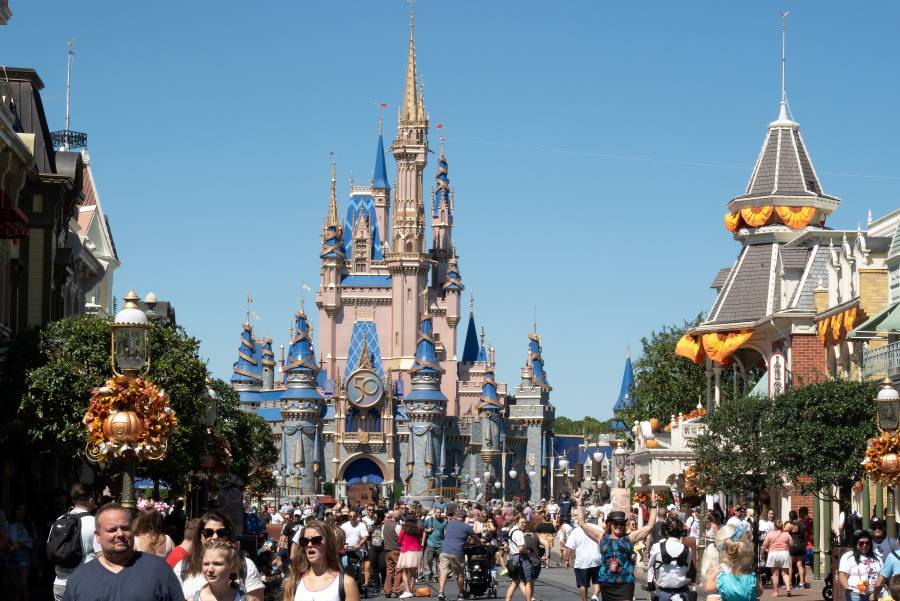 Disney demanda al gobernador de Florida, al que acusa de 